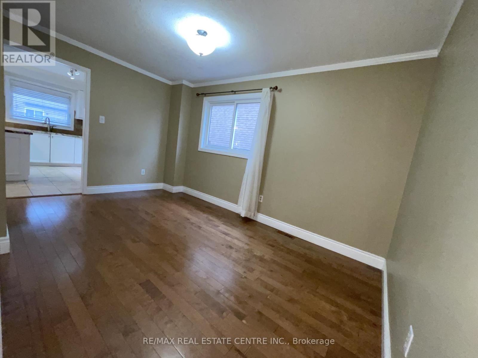 Main & 2nd Floor - 3216 Dovetail Mews, Mississauga, Ontario  L5L 5K3 - Photo 12 - W12764818