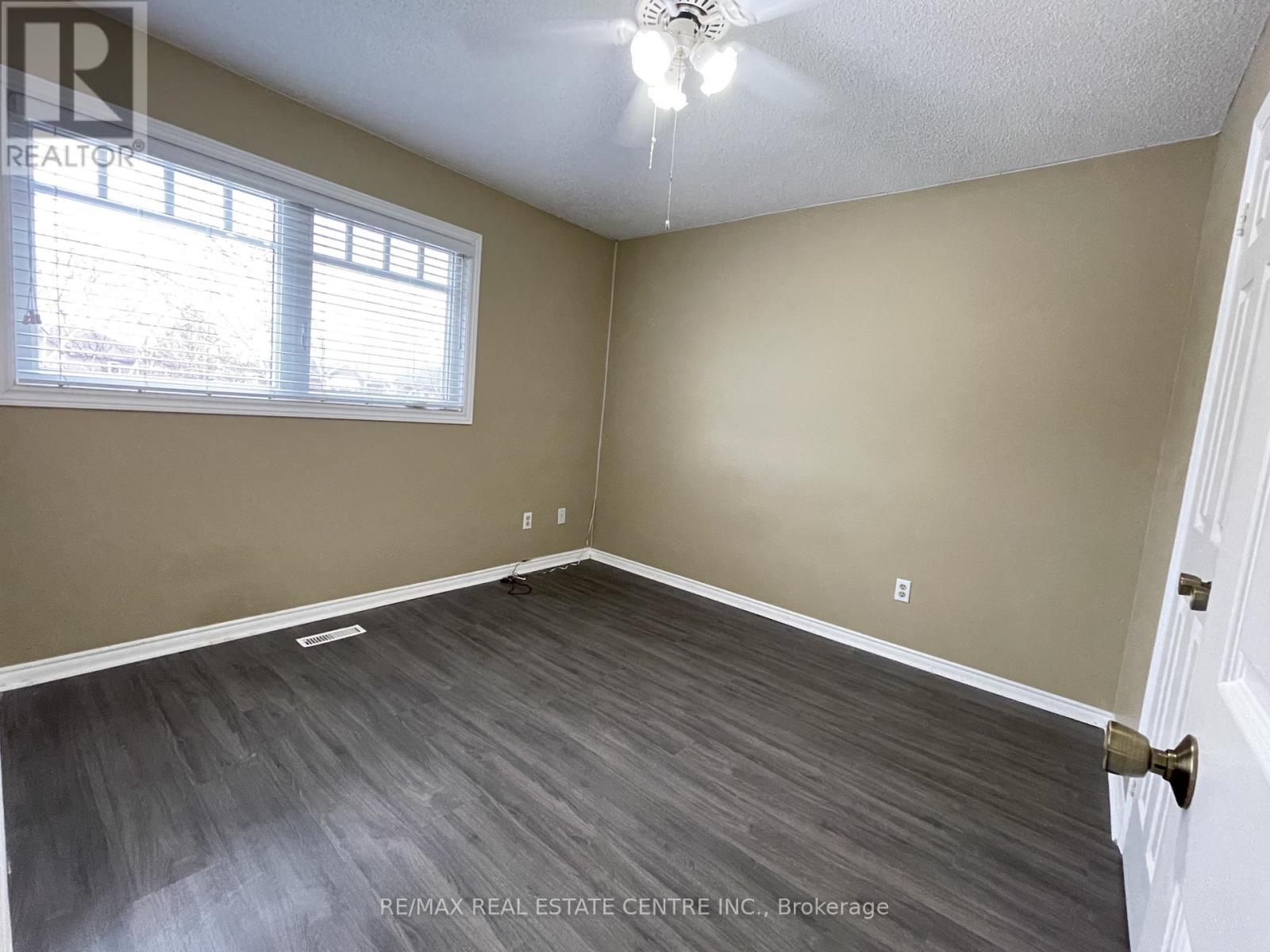 Main & 2nd Floor - 3216 Dovetail Mews, Mississauga, Ontario  L5L 5K3 - Photo 23 - W12764818