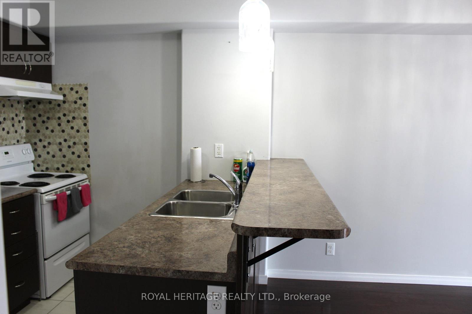 307 - 306 Spillsbury Drive, Peterborough (Otonabee Ward 1), Ontario  K9K 0B5 - Photo 8 - X12764852