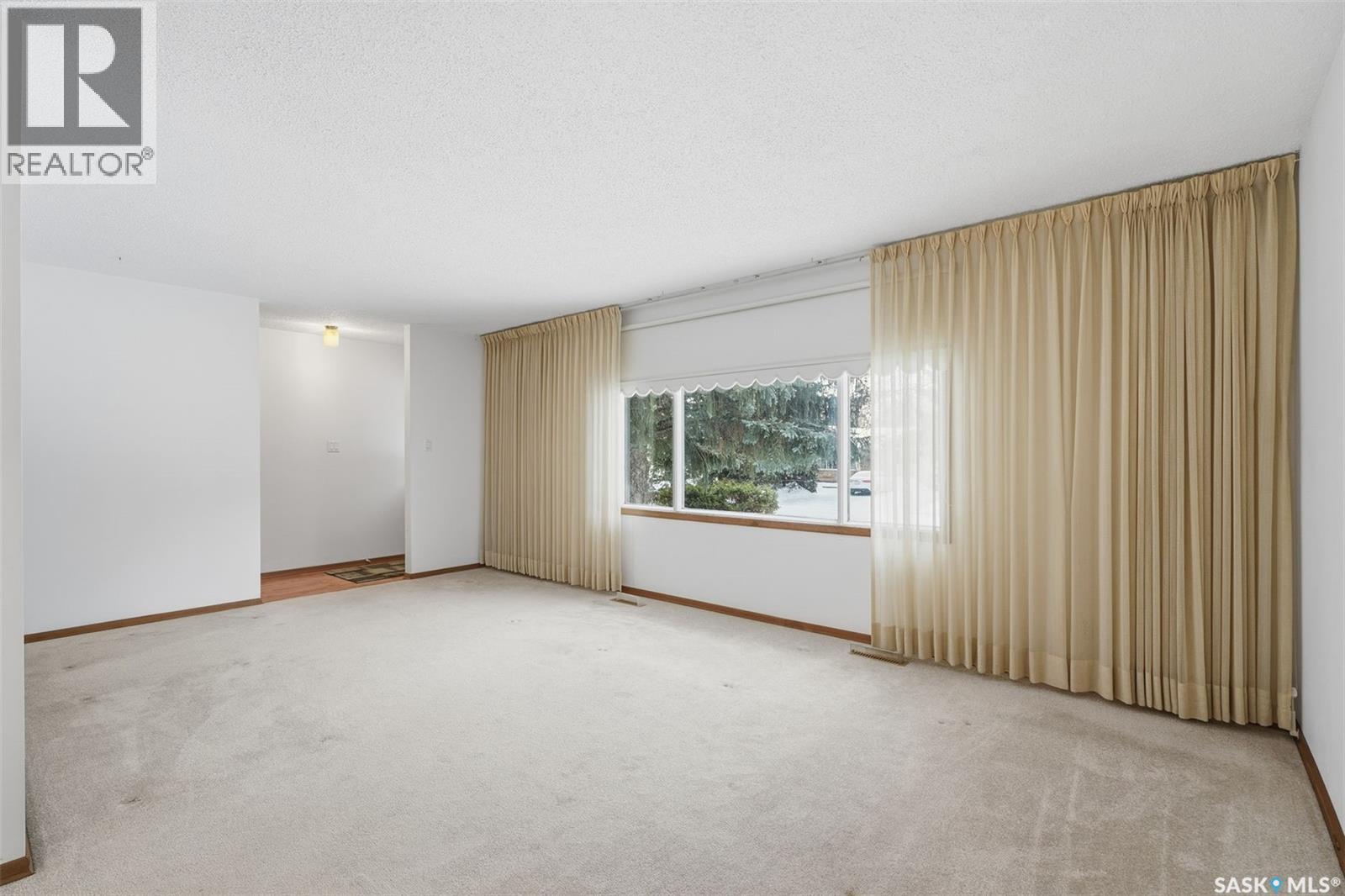 121 Simon Fraser Crescent, Saskatoon, Saskatchewan  S7H 3S9 - Photo 4 - SK028044