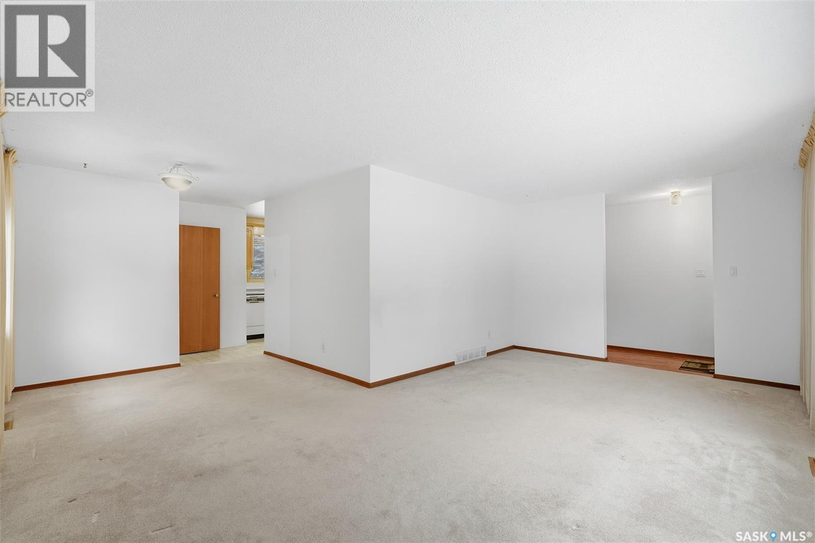 121 Simon Fraser Crescent, Saskatoon, Saskatchewan  S7H 3S9 - Photo 6 - SK028044