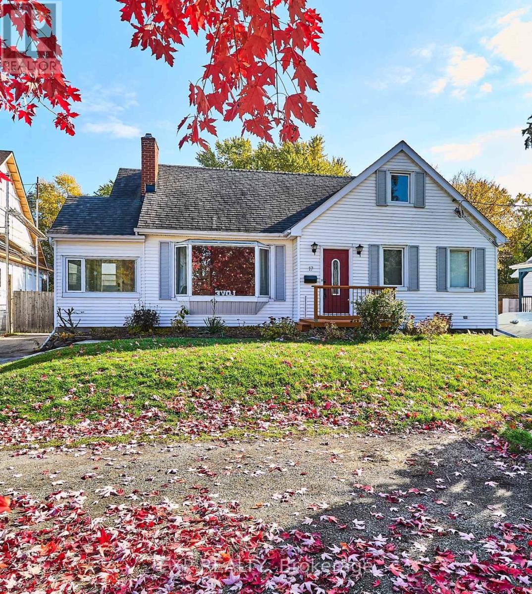 17 EASTWOOD AVENUE N, Oshawa, Ontario