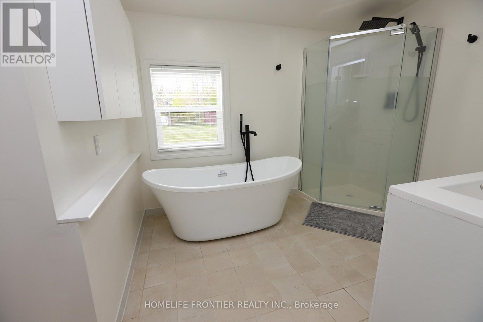 19 Betty Boulevard, Wasaga Beach, Ontario  L9Z 2Y4 - Photo 8 - S12761356