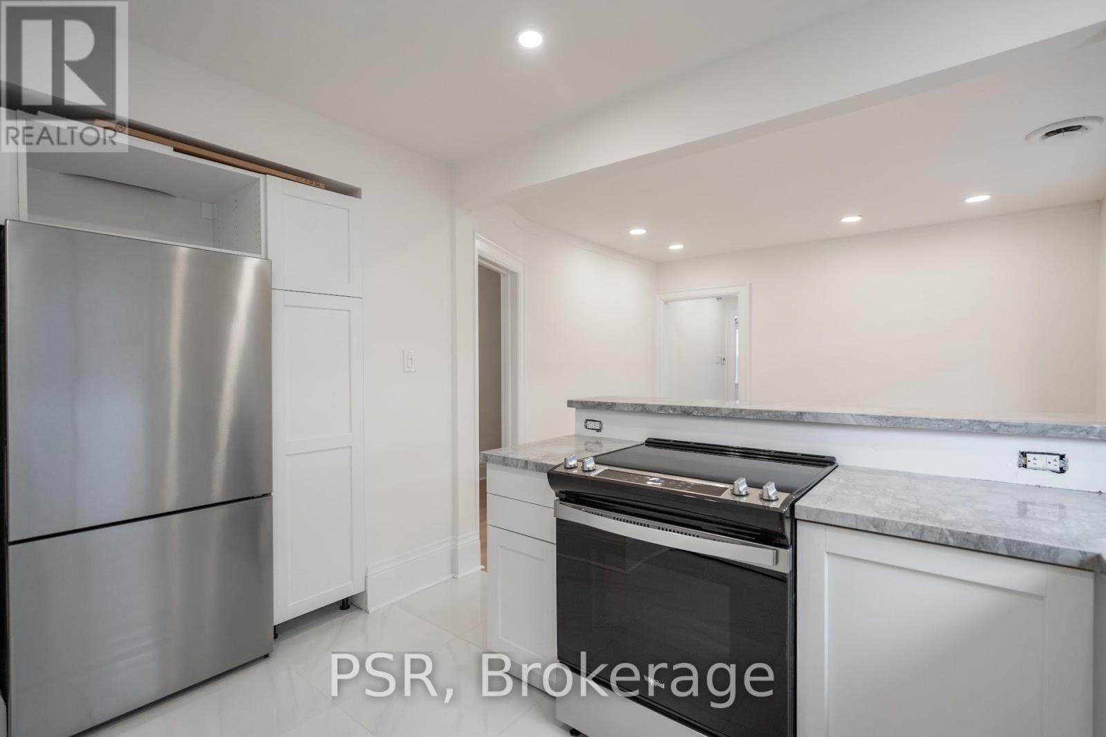 2nd & 3rd Floor - 25 Coulson Avenue, Toronto, Ontario  M4V 1Y3 - Photo 12 - C12763924