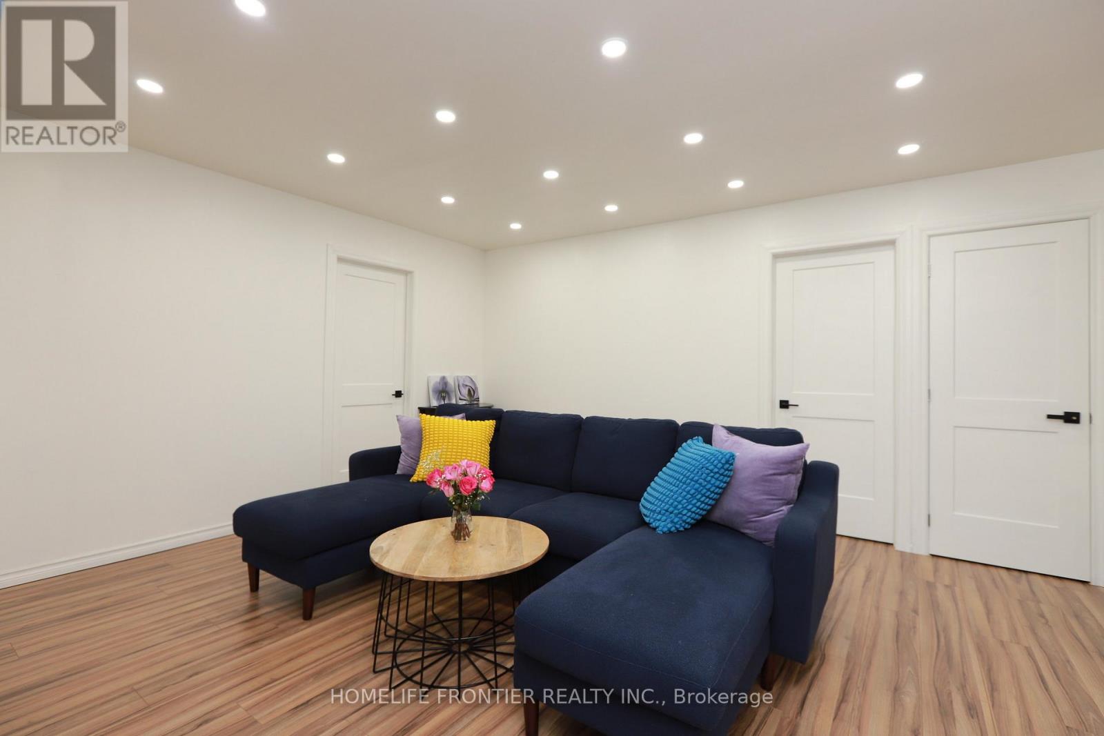 19 Betty Boulevard, Wasaga Beach, Ontario  L9Z 2Y4 - Photo 5 - S12761356