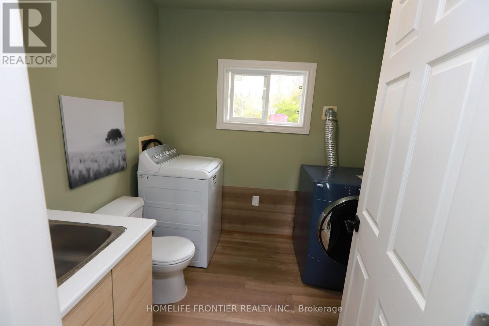 19 Betty Boulevard, Wasaga Beach, Ontario  L9Z 2Y4 - Photo 9 - S12761356