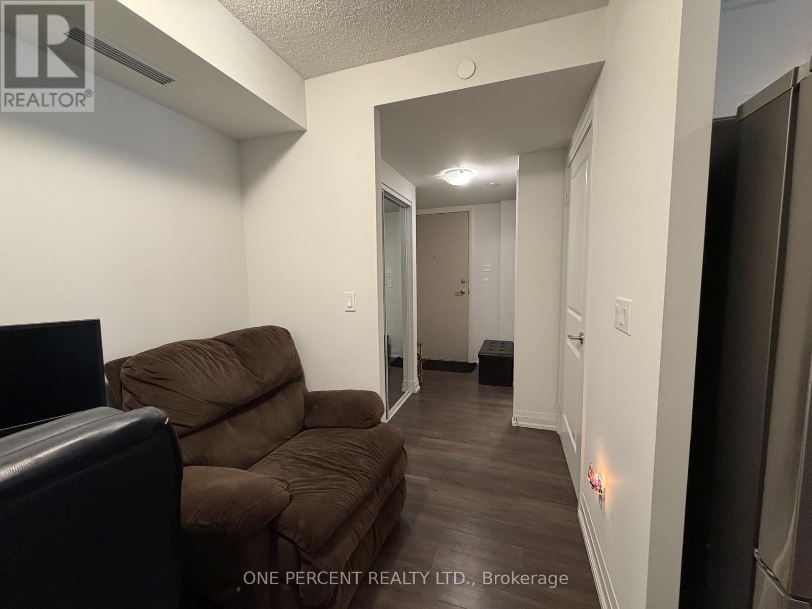 2010 - 20 Meadowglen Place, Toronto, Ontario  M1G 0A9 - Photo 5 - E12764892