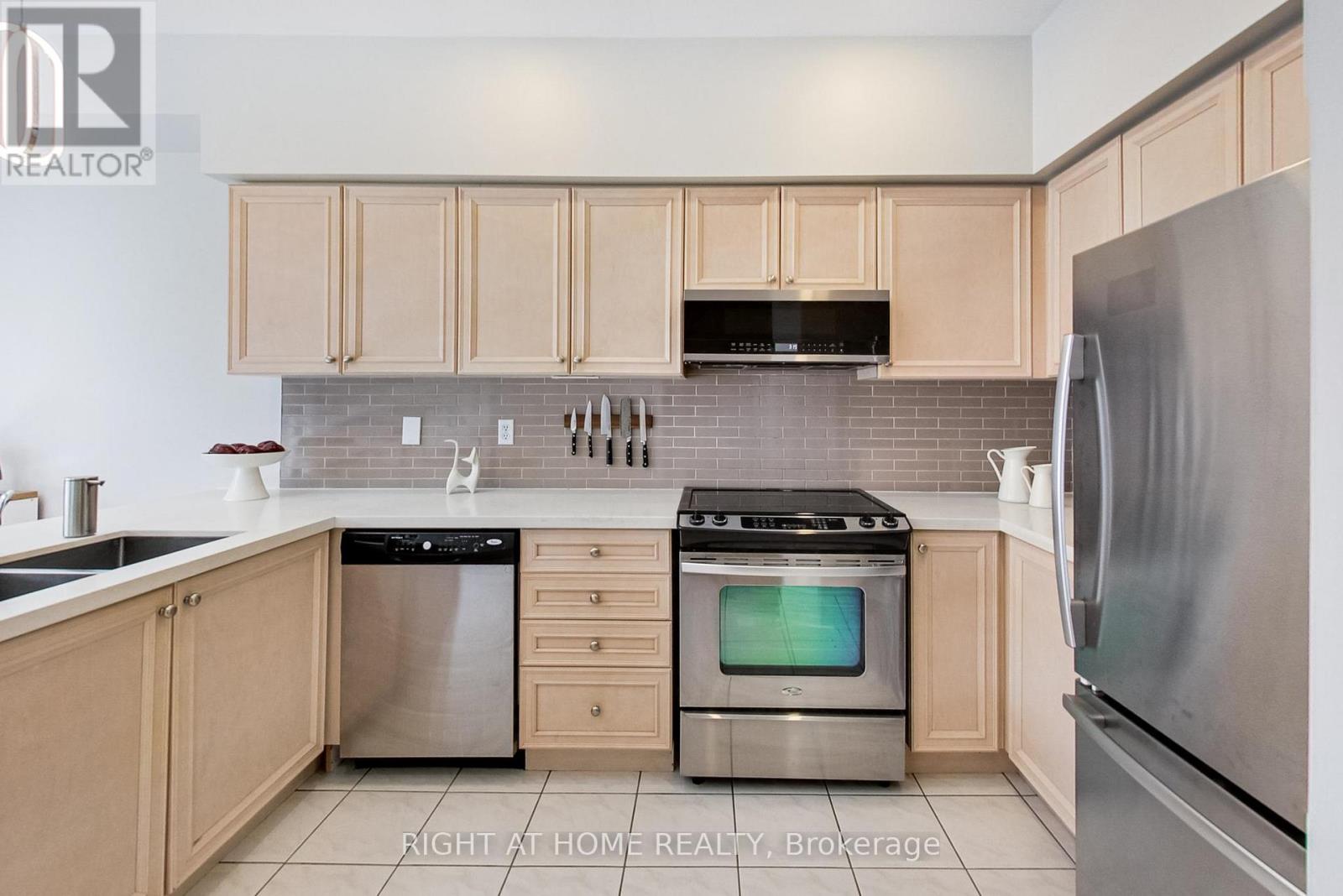 96 - 23 Observatory Lane, Richmond Hill, Ontario  L4C 0M7 - Photo 10 - N12764916