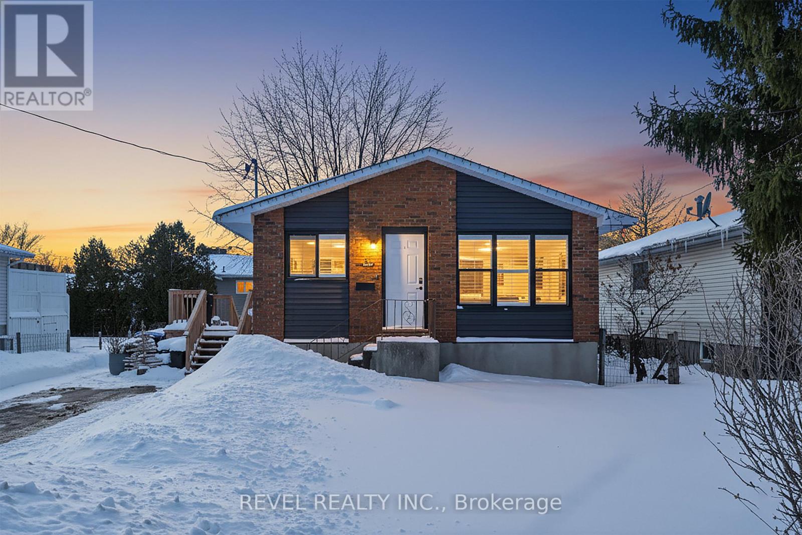 135 Niagara Street, Collingwood, Ontario  L9Y 3X8 - Photo 2 - S12764914