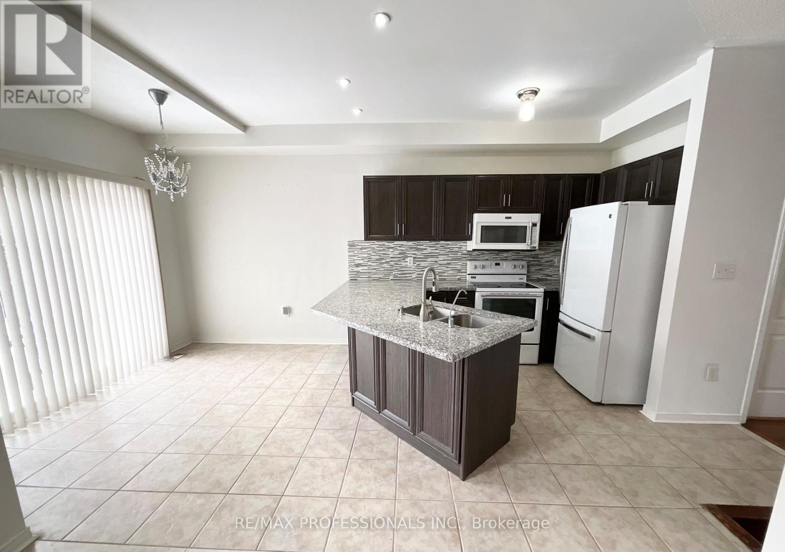 3056 Mcdowell Drive, Mississauga, Ontario  L5M 6J4 - Photo 10 - W12764862