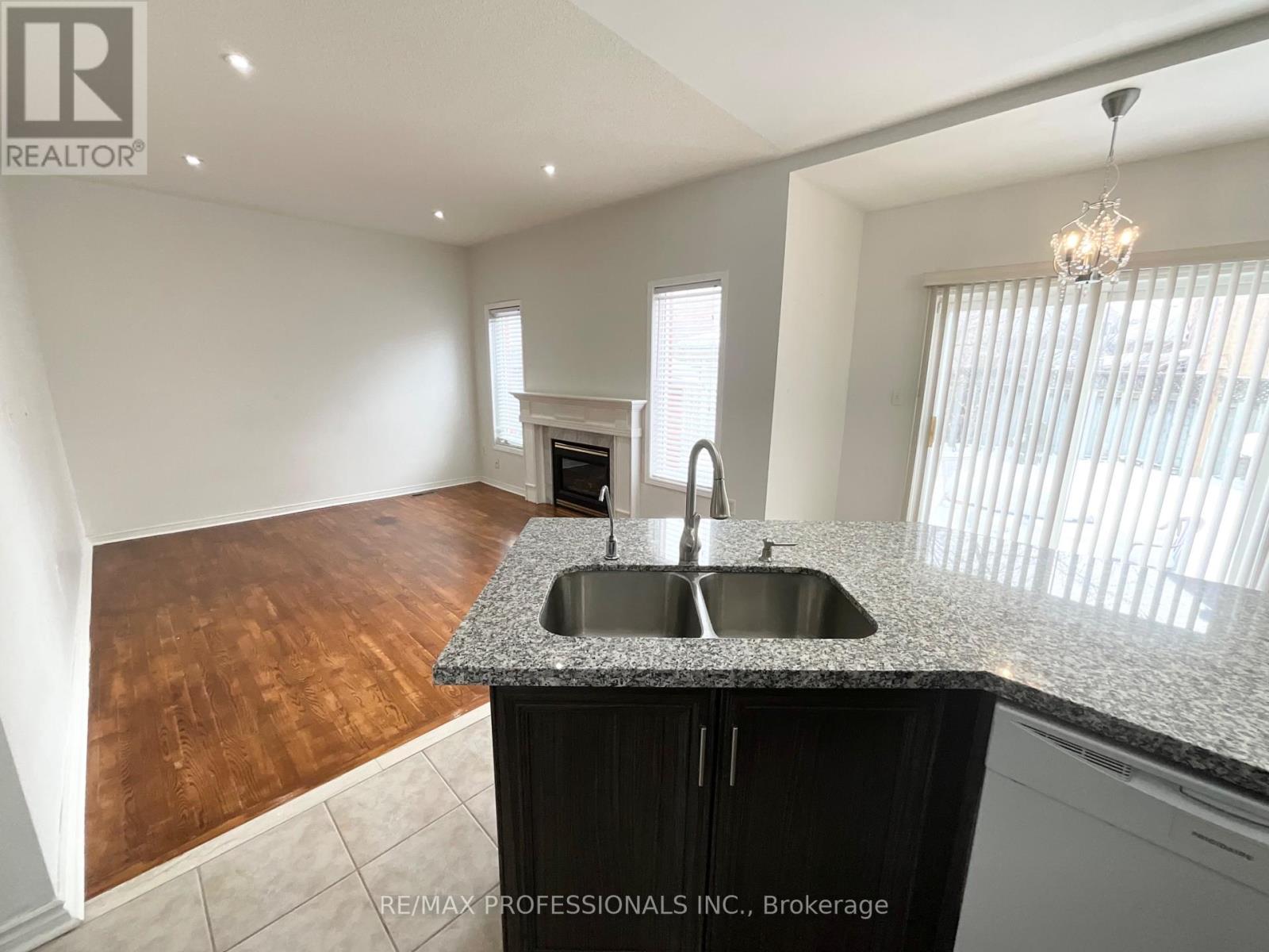 3056 Mcdowell Drive, Mississauga, Ontario  L5M 6J4 - Photo 13 - W12764862