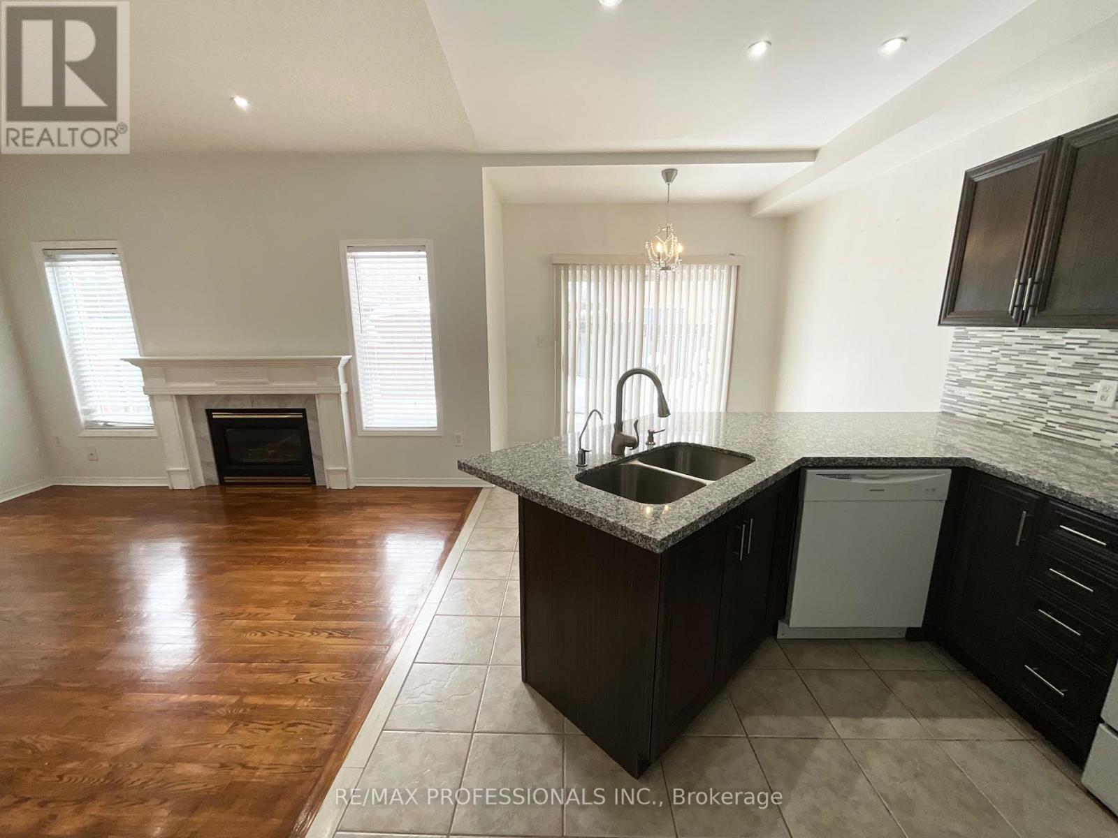 3056 Mcdowell Drive, Mississauga, Ontario  L5M 6J4 - Photo 9 - W12764862