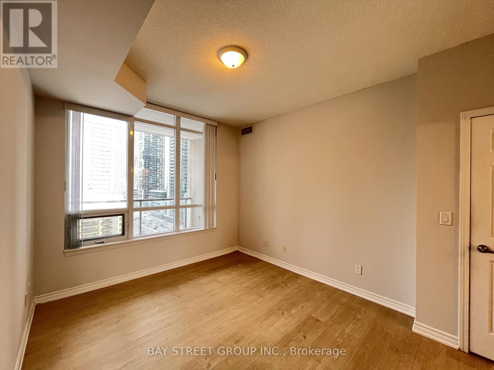 1101 - 388 Prince Of Wales Drive, Mississauga, Ontario  L5B 0A1 - Photo 10 - W12660156