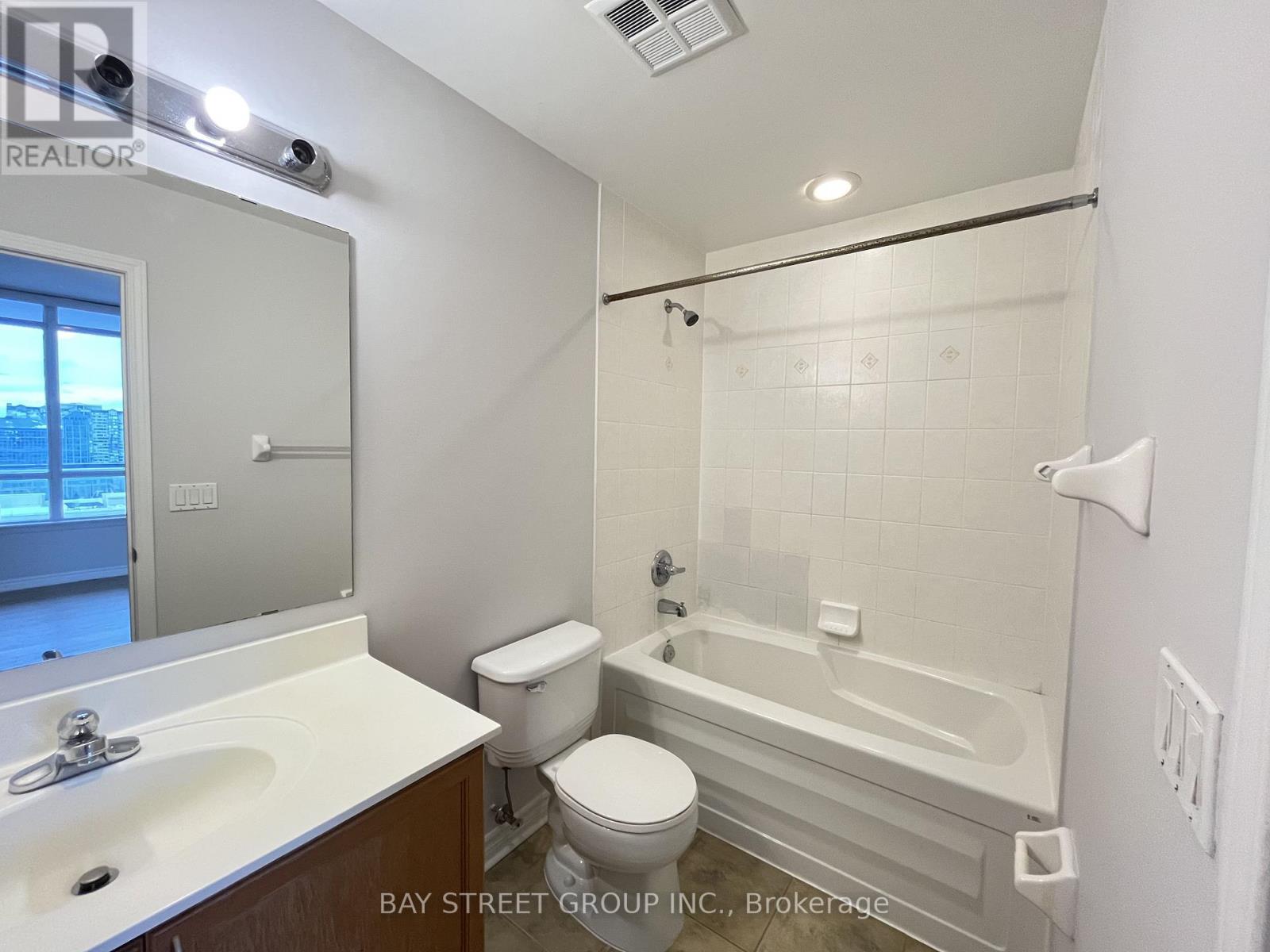 1101 - 388 Prince Of Wales Drive, Mississauga, Ontario  L5B 0A1 - Photo 13 - W12660156