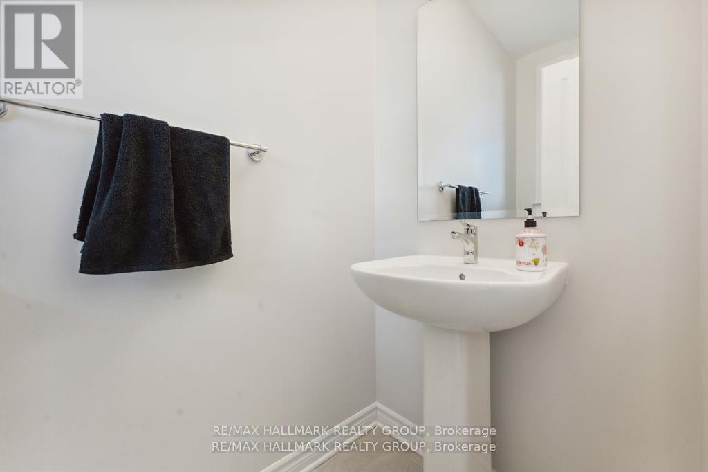 203 Finsbury Avenue, Ottawa, Ontario  K2S 2P8 - Photo 12 - X12764974