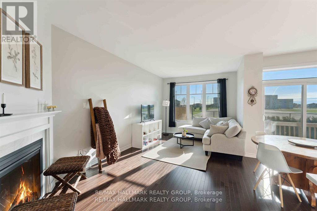 203 Finsbury Avenue, Ottawa, Ontario  K2S 2P8 - Photo 4 - X12764974