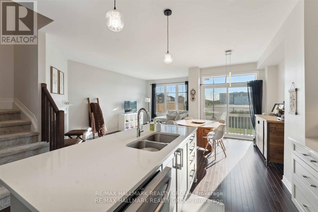 203 Finsbury Avenue, Ottawa, Ontario  K2S 2P8 - Photo 9 - X12764974