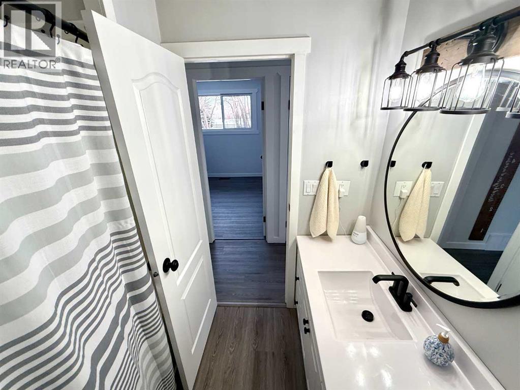 28045 Twp Rd 384, Rural Red Deer County, Alberta  T4E 3E3 - Photo 14 - A2281273