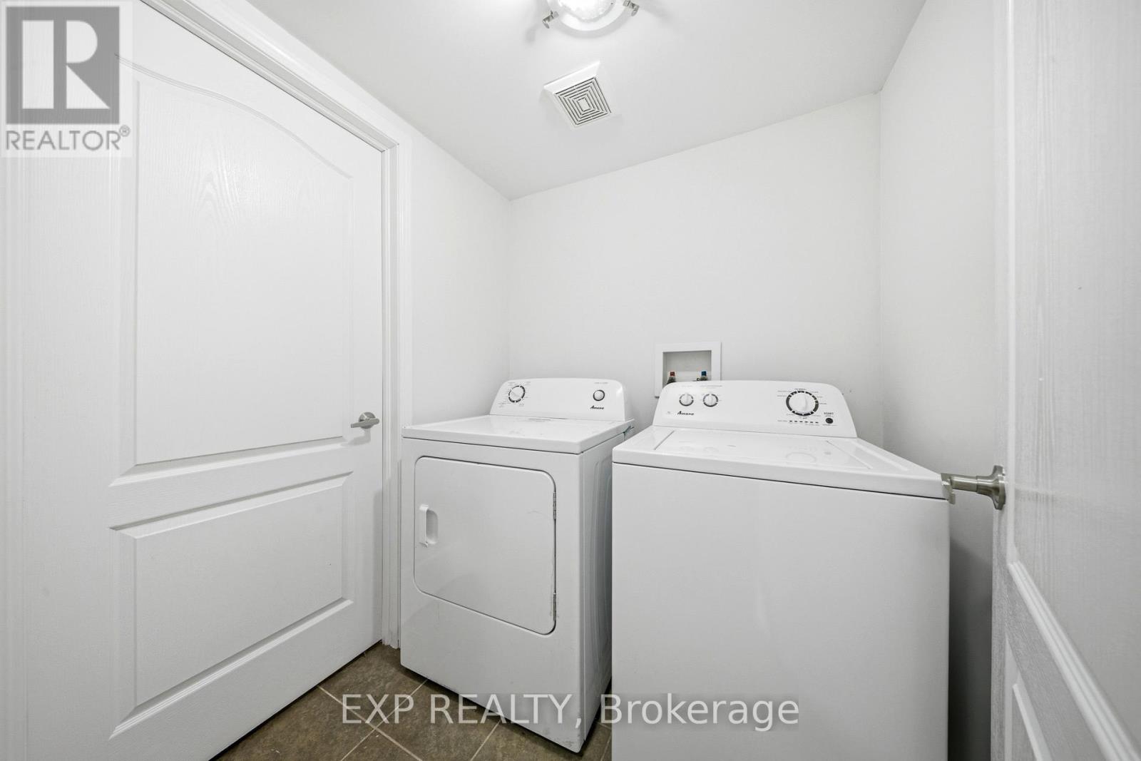 22 Donomore Drive, Brampton (Northwest Brampton), Ontario  L7A 0S7 - Photo 11 - W12764938