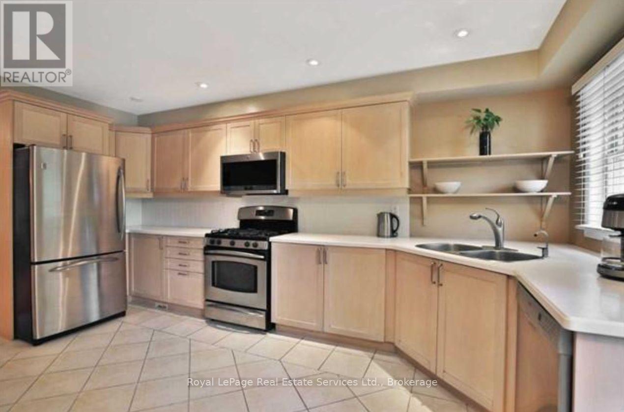 79 Brant Street, Oakville, Ontario  L6K 2Z5 - Photo 11 - W12764996