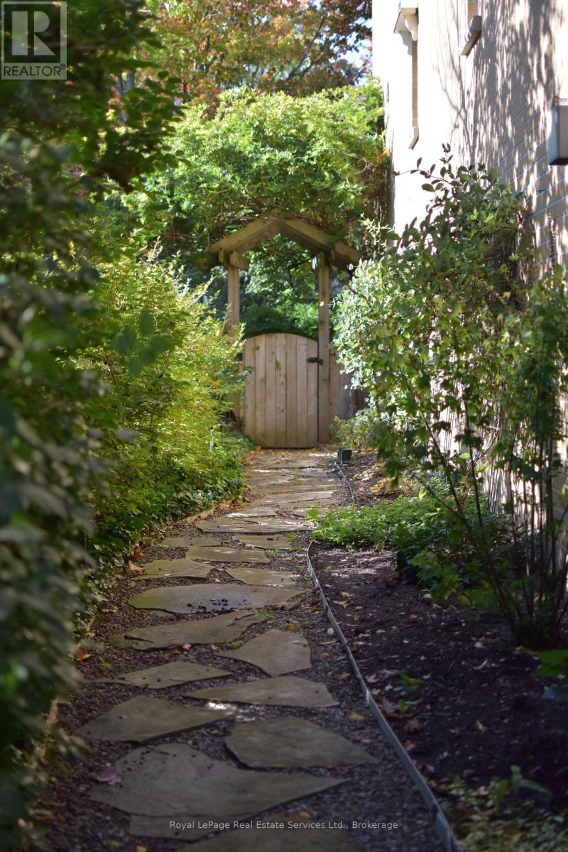 79 Brant Street, Oakville, Ontario  L6K 2Z5 - Photo 25 - W12764996