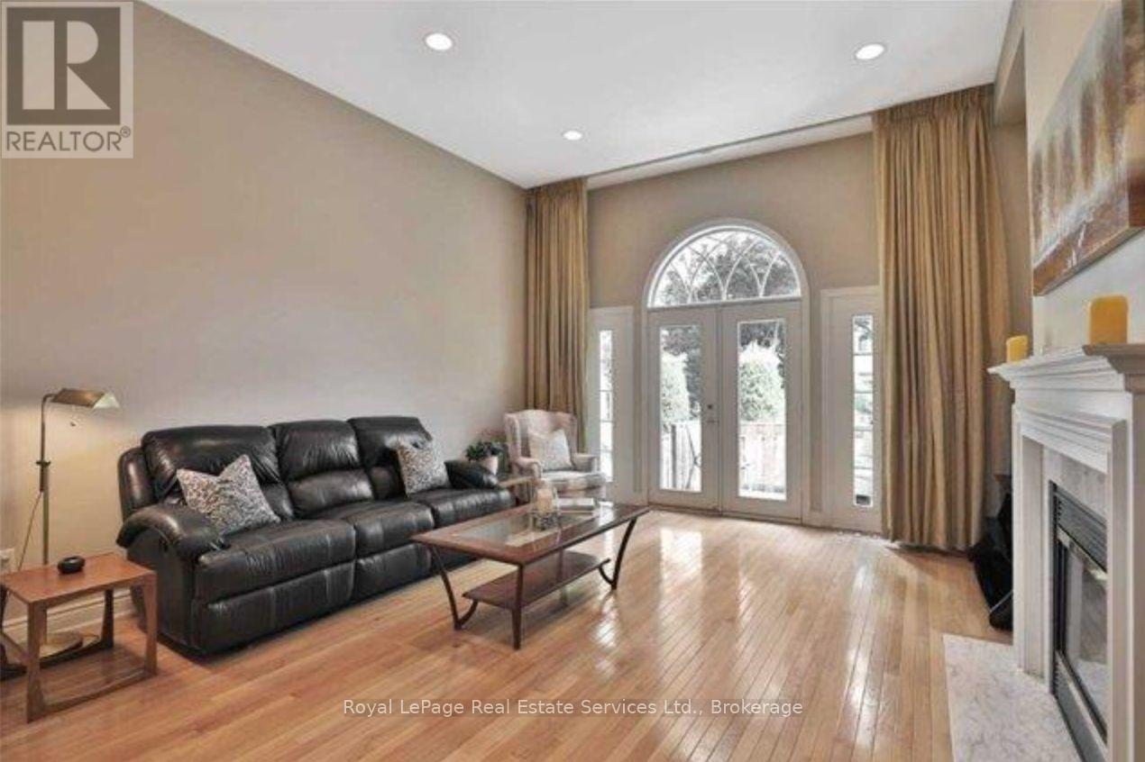 79 Brant Street, Oakville, Ontario  L6K 2Z5 - Photo 5 - W12764996