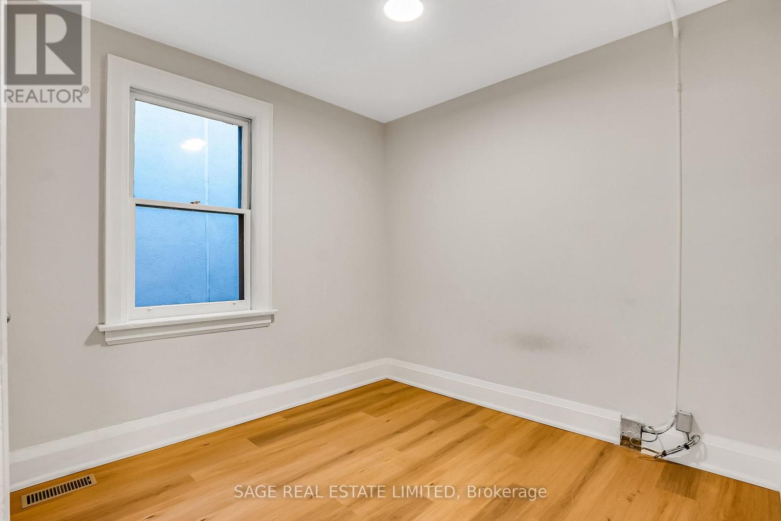 Upper - 633 St Clair Avenue W, Toronto, Ontario  M6G 2Y2 - Photo 19 - C12594062