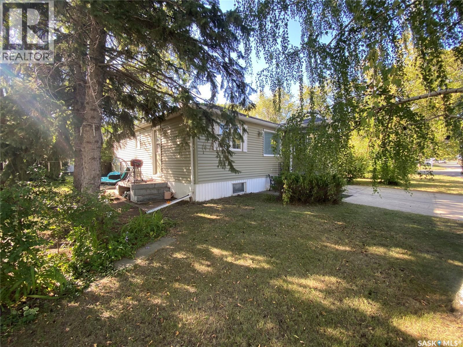 204 4th Street E, Carnduff, Saskatchewan  S0C 0S0 - Photo 31 - SK020886