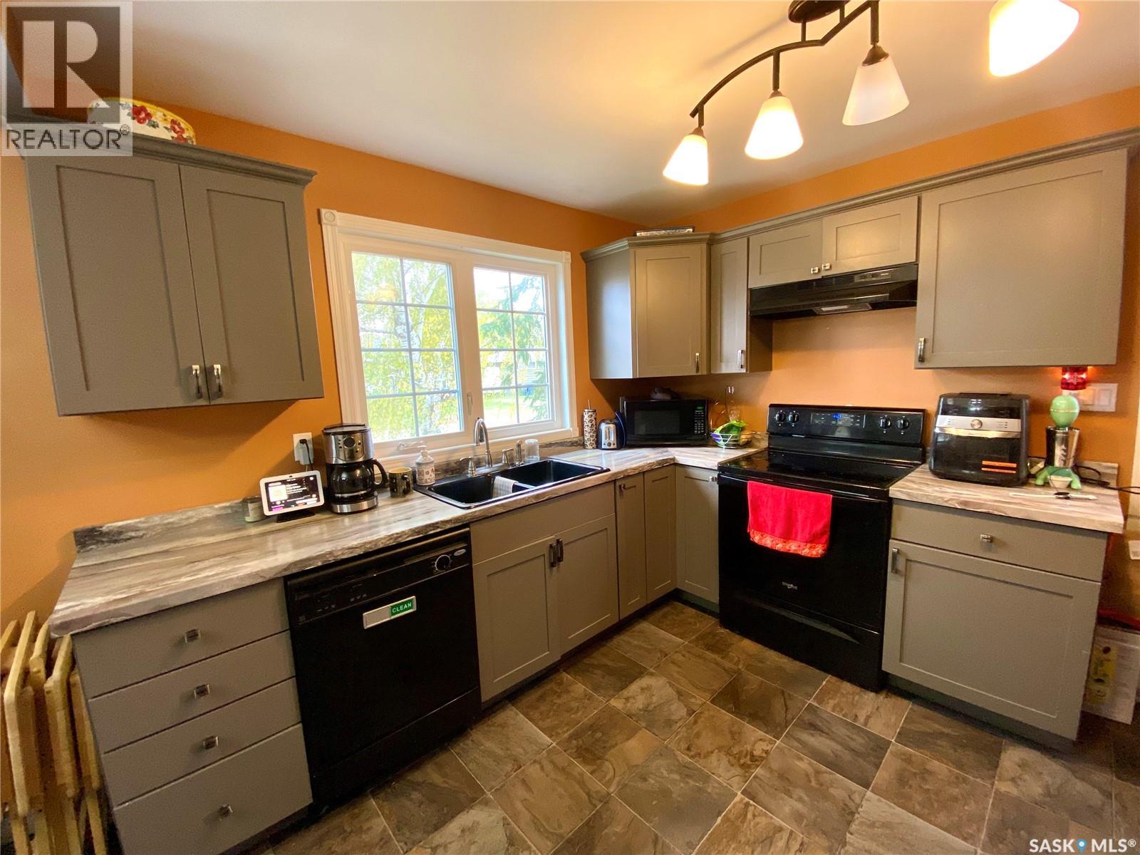 204 4th STREET E, Carnduff, Saskatchewan