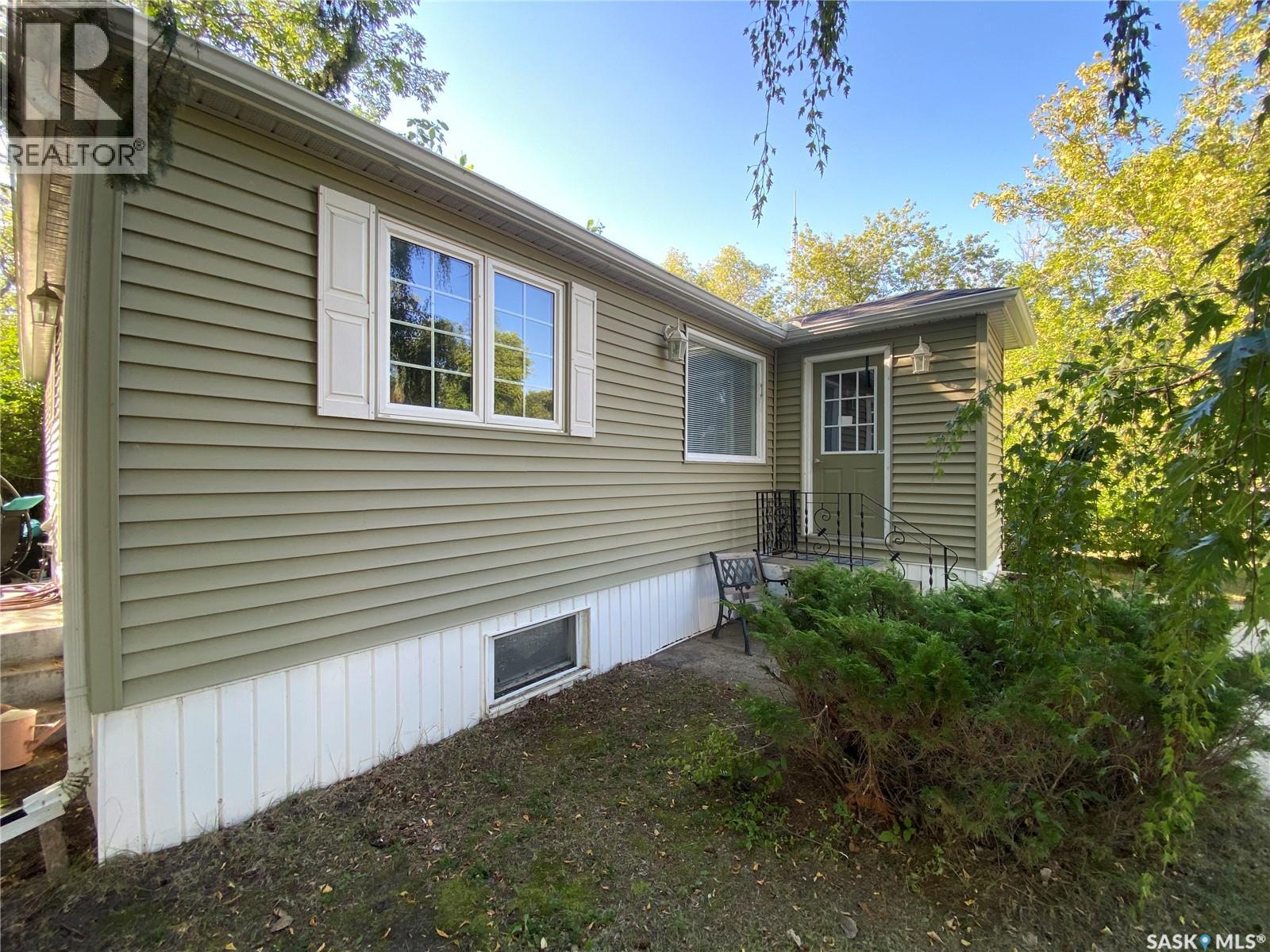 204 4th Street E, Carnduff, Saskatchewan  S0C 0S0 - Photo 30 - SK020886