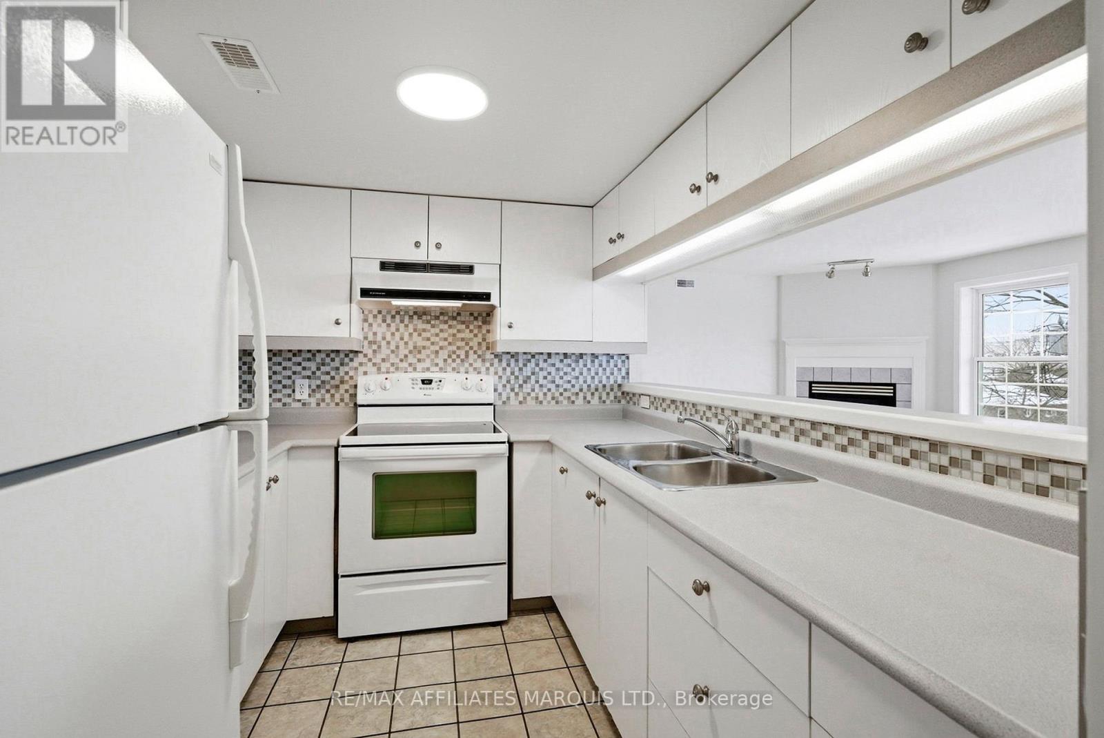 304 - 301 Water Street W, Cornwall, Ontario  K6J 1A5 - Photo 10 - X12764992