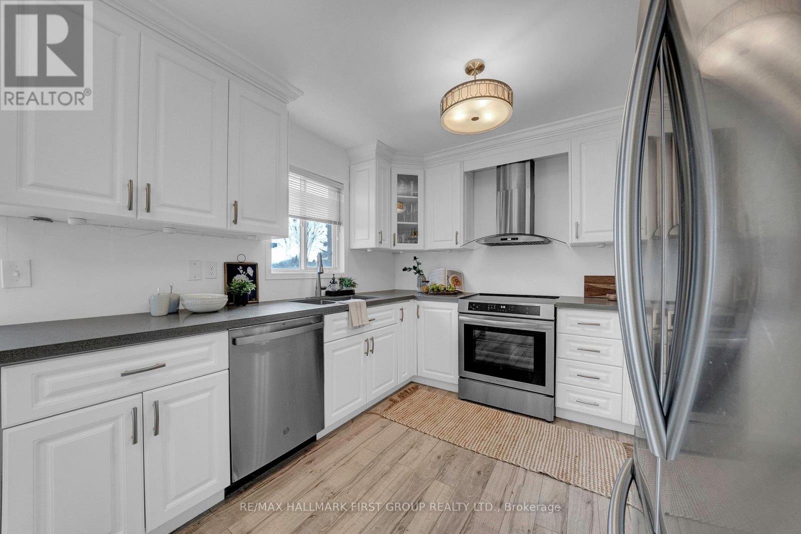 25 Sprucewood Crescent, Clarington (Bowmanville), Ontario  L1C 5C6 - Photo 2 - E12765044