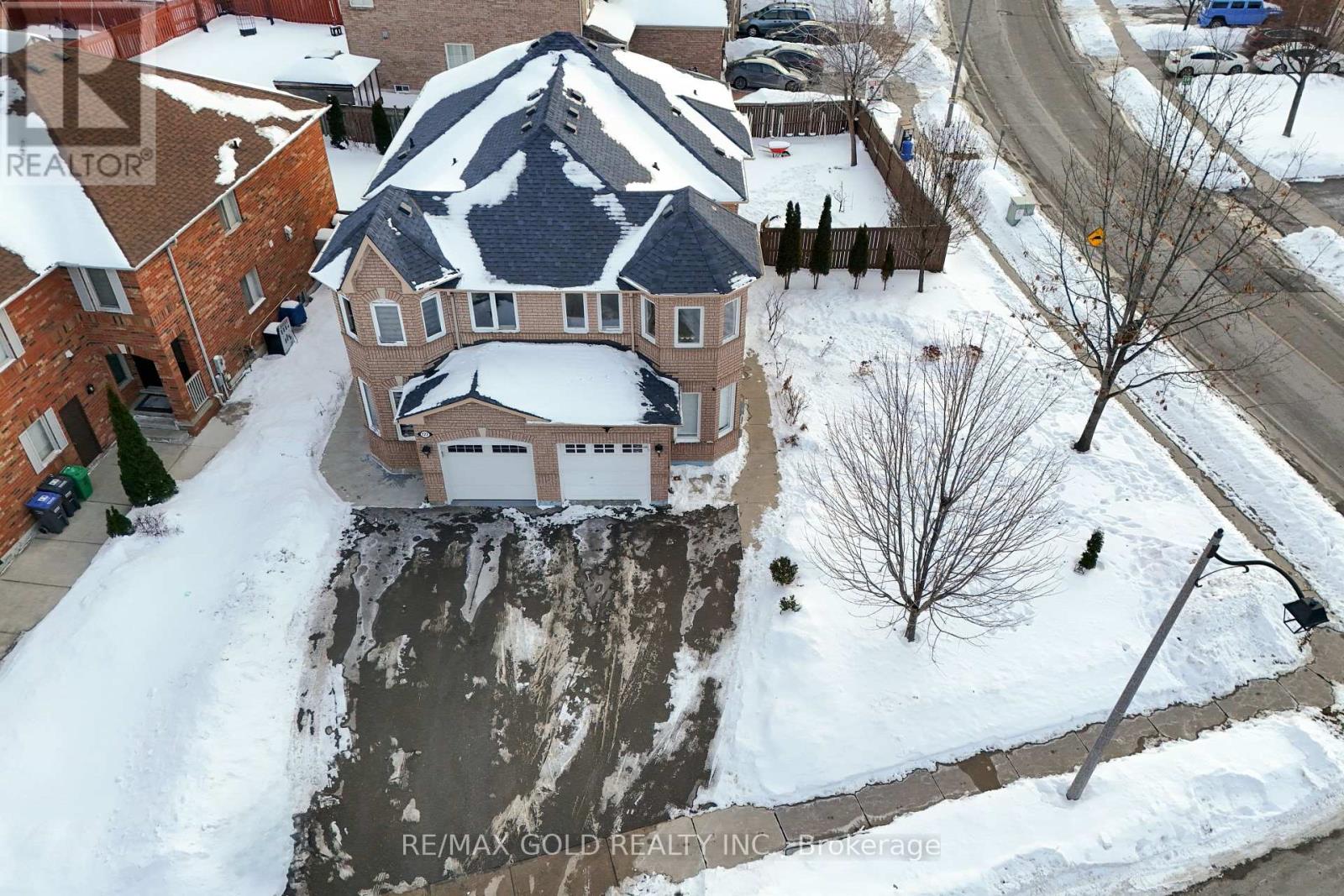 184 Mountainberry Road, Brampton, Ontario  L6R 2L2 - Photo 5 - W12765060