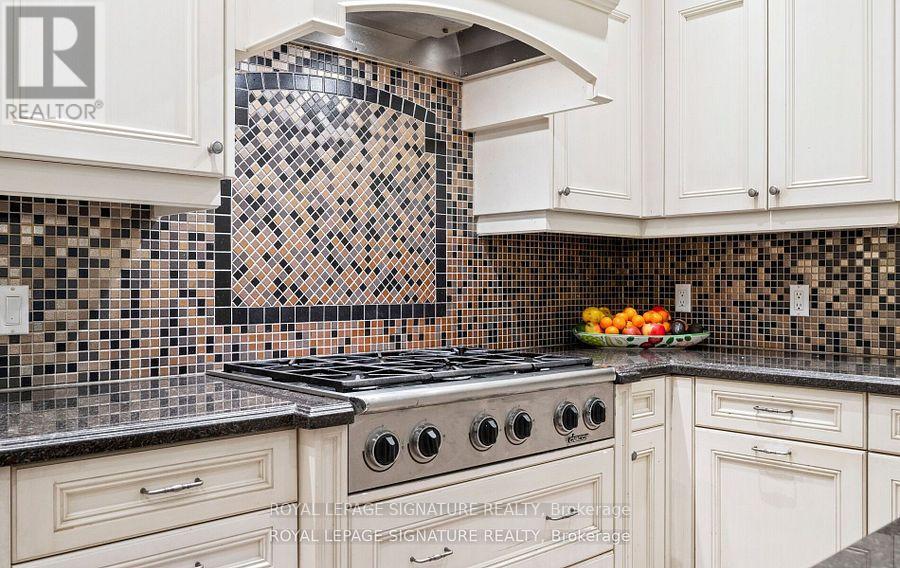 16 Kingsborough Crescent, Toronto (Willowridge-Martingrove-Richview), Ontario  M9R 2T9 - Photo 10 - W12765066