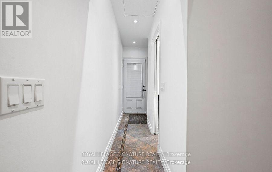 16 Kingsborough Crescent, Toronto (Willowridge-Martingrove-Richview), Ontario  M9R 2T9 - Photo 13 - W12765066