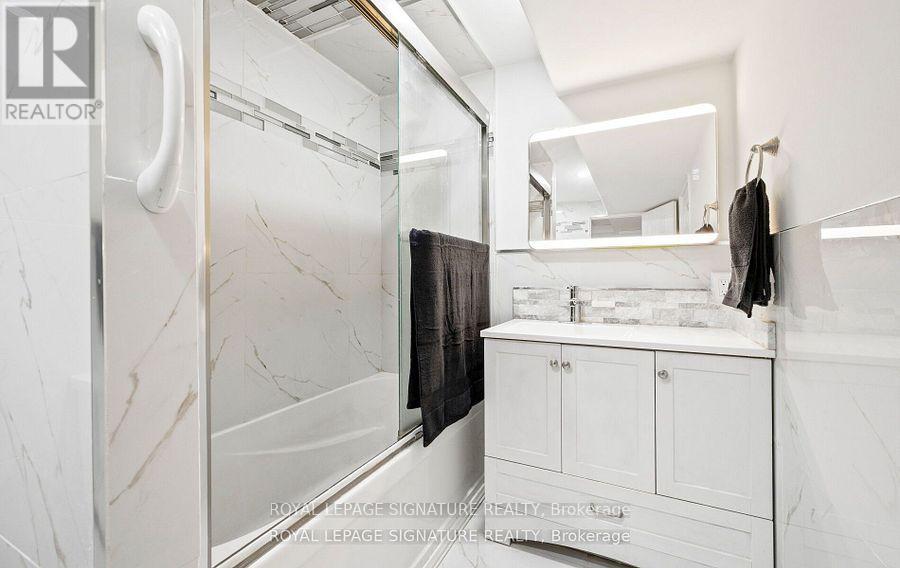 16 Kingsborough Crescent, Toronto (Willowridge-Martingrove-Richview), Ontario  M9R 2T9 - Photo 36 - W12765066