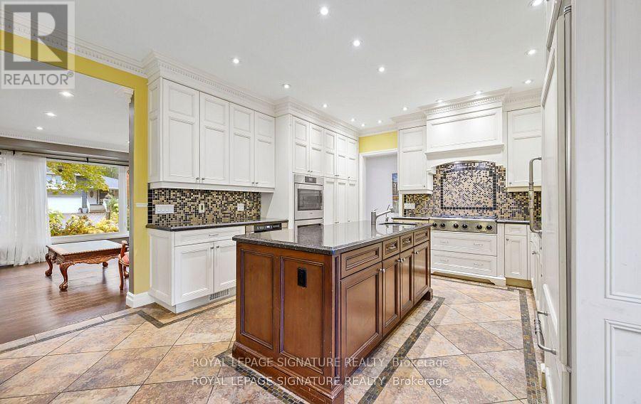 16 Kingsborough Crescent, Toronto (Willowridge-Martingrove-Richview), Ontario  M9R 2T9 - Photo 8 - W12765066