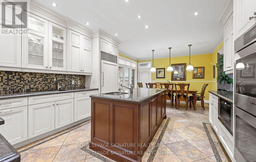 16 Kingsborough Crescent, Toronto (Willowridge-Martingrove-Richview), Ontario  M9R 2T9 - Photo 9 - W12765066