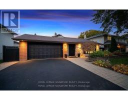 16 KINGSBOROUGH CRESCENT, Toronto, Ontario