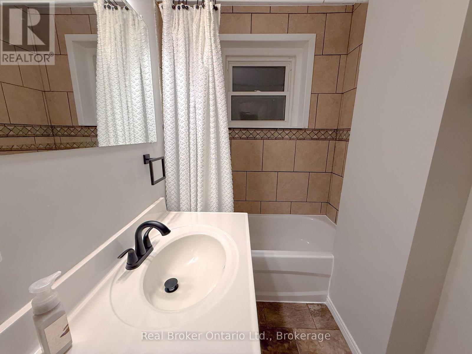 25 Drummond Street, Brantford, Ontario  N3S 5Z2 - Photo 23 - X12765124