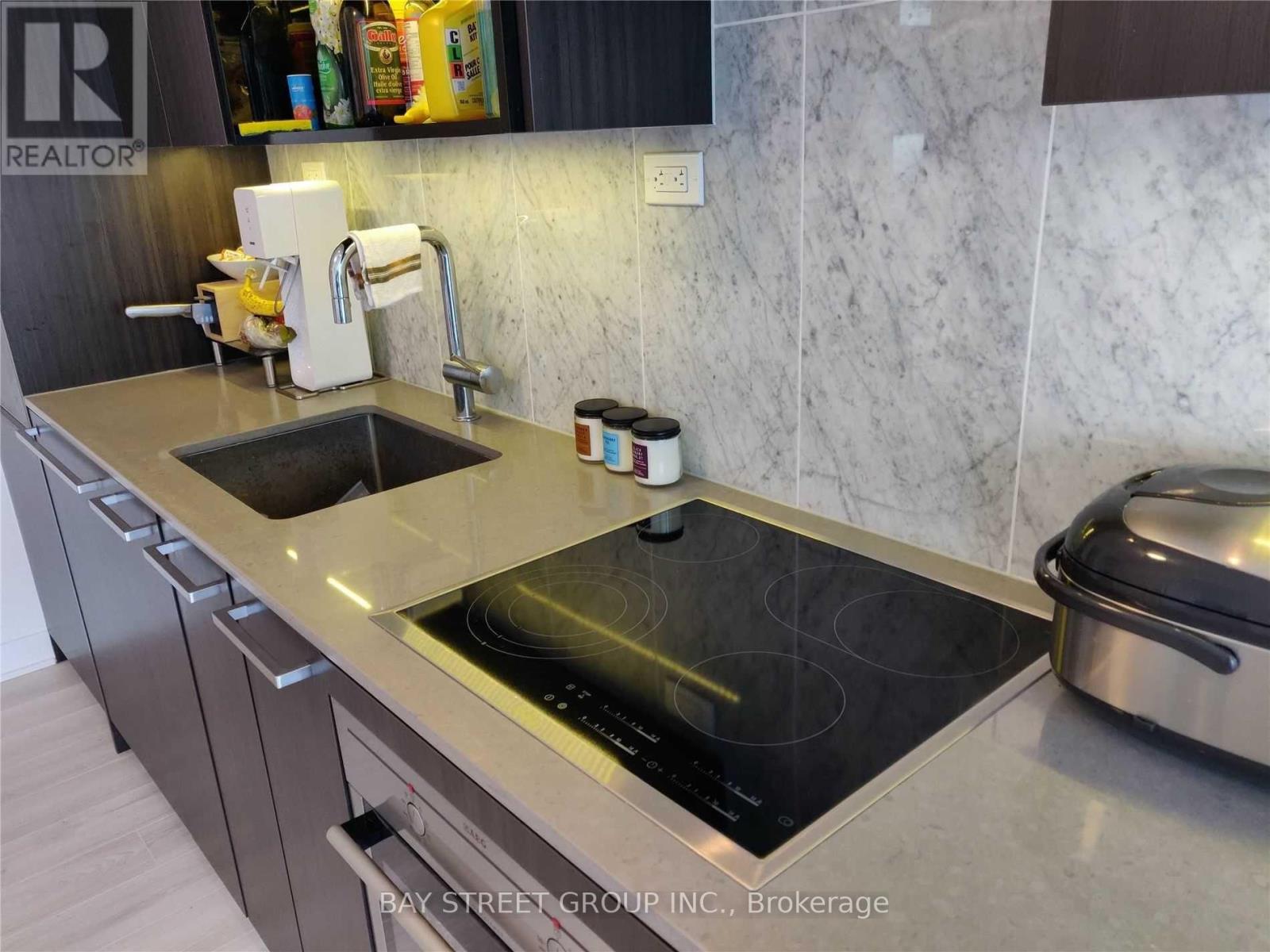 1212 - 80 Queens Wharf Road, Toronto, Ontario  M5V 0J3 - Photo 4 - C12711630