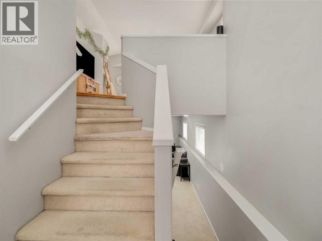 109 Peigan Court W, Lethbridge, Alberta  T1K 7N9 - Photo 3 - A2282036