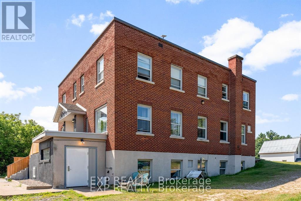 11 Albert Street, Laurentian Hills, Ontario  K0J 1J0 - Photo 23 - X12765070