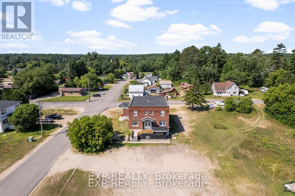 11 Albert Street, Laurentian Hills, Ontario  K0J 1J0 - Photo 3 - X12765070