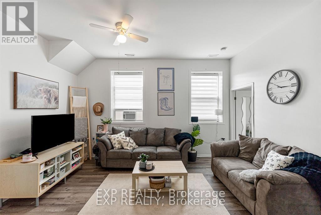 11 Albert Street, Laurentian Hills, Ontario  K0J 1J0 - Photo 6 - X12765070