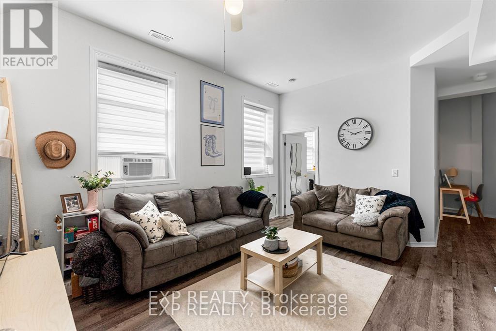 11 Albert Street, Laurentian Hills, Ontario  K0J 1J0 - Photo 7 - X12765070