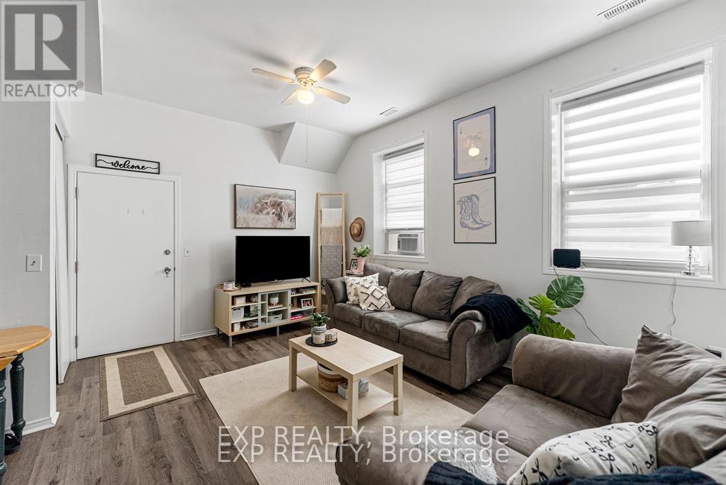 11 Albert Street, Laurentian Hills, Ontario  K0J 1J0 - Photo 8 - X12765070