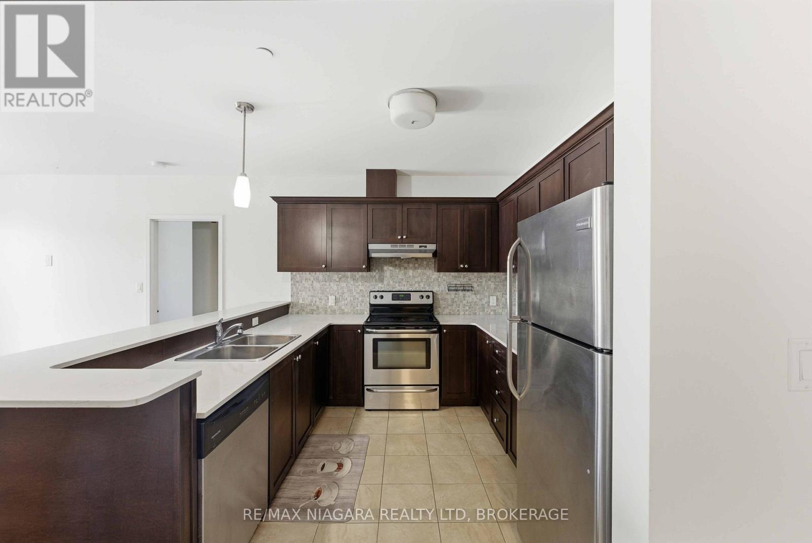 404 - 26 Wellington Street, St. Catharines (Downtown), Ontario  L2R 5P8 - Photo 6 - X12765170