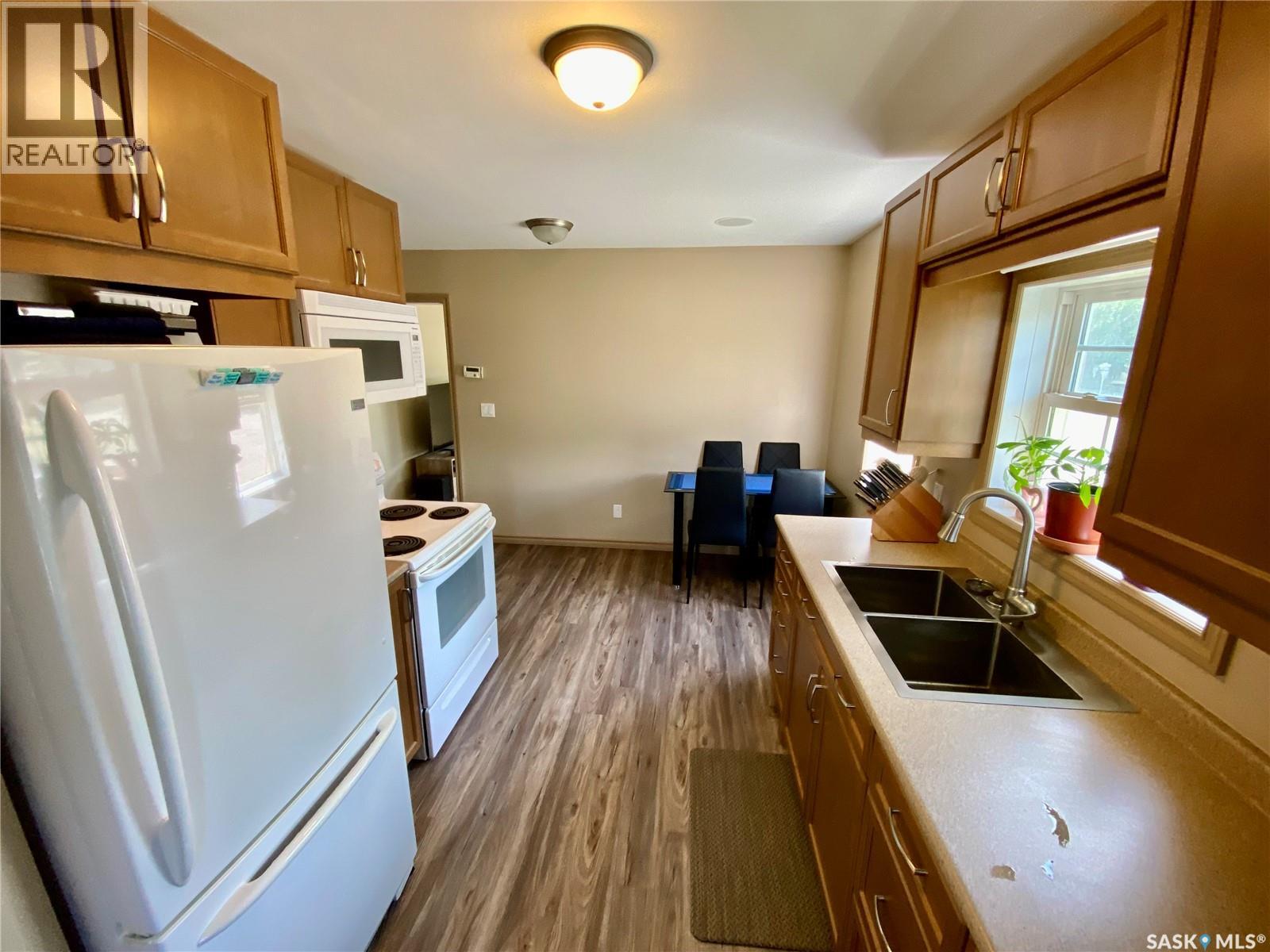 120 3rd Street W, Carnduff, Saskatchewan  S0C 0S0 - Photo 10 - SK011844