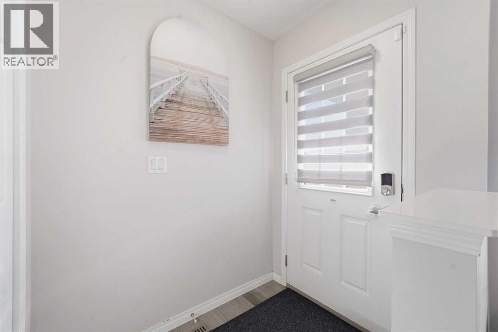 752 Osborne Drive Sw, Airdrie, Alberta  T4B 5E5 - Photo 3 - A2283346